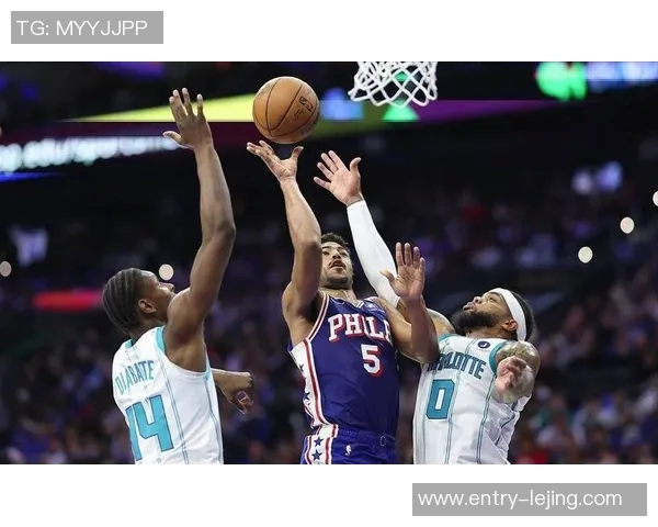 格莱姆斯表现起伏却助攻如潮第三节独得9分助球队追分